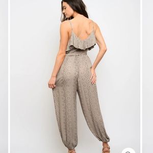 ❤️SOLD OUT❤️NWT STORIA MULTI PRINT RUFFLE JUMPSUIT